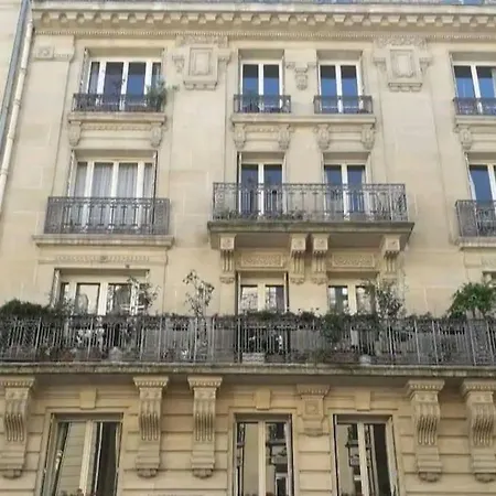 Nid Equipe Calme Clair Notre Dame Sorbonne Ascenseur París