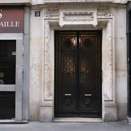 Nid Equipe Calme Clair Notre Dame Sorbonne Ascenseur
